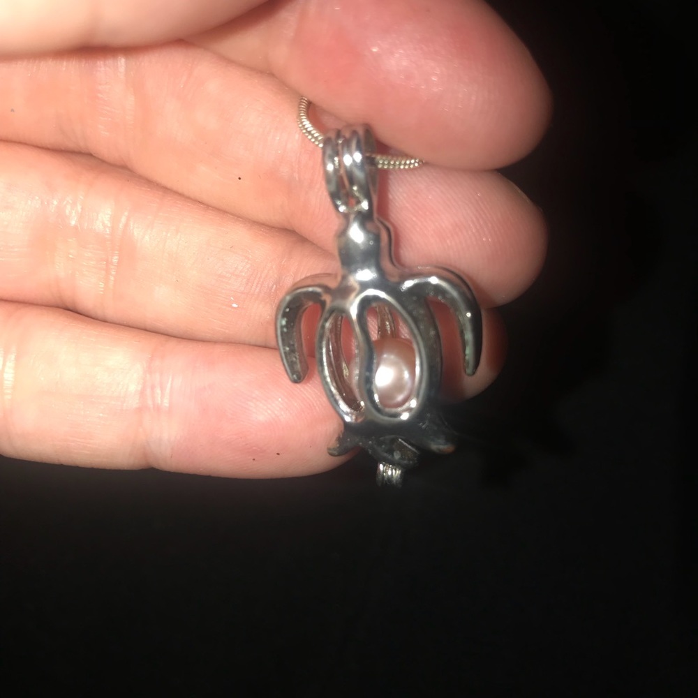 Turtle/pink pearl necklace